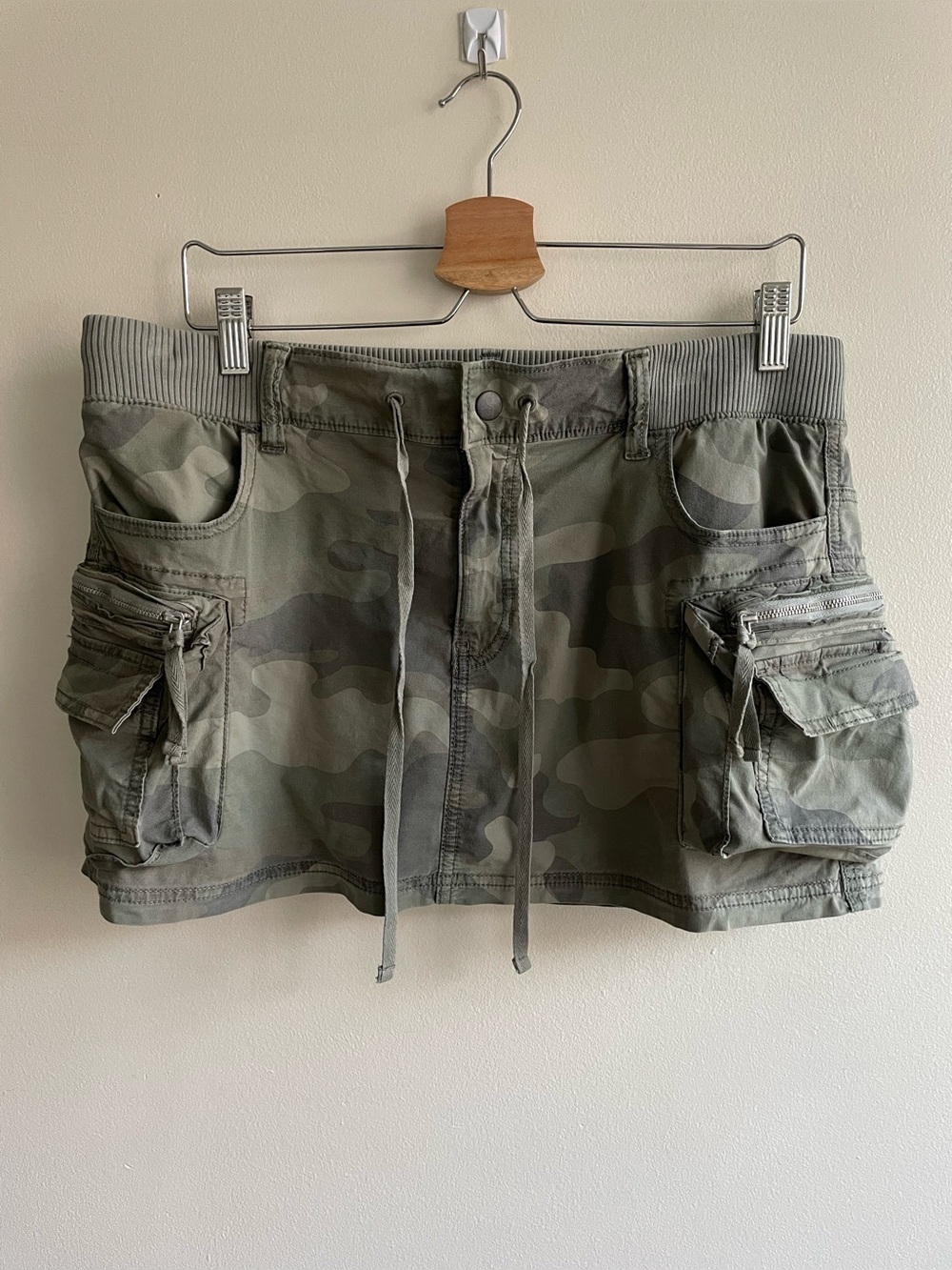 American Eagle Camo Cargo Skort Size 10 Stretch Drawstring